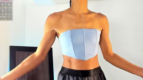 Snapshot of isabella_savina chatting on 12.14.24 Isabella online show from 12.14.24