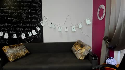 isabellabler online show from 10.30.25