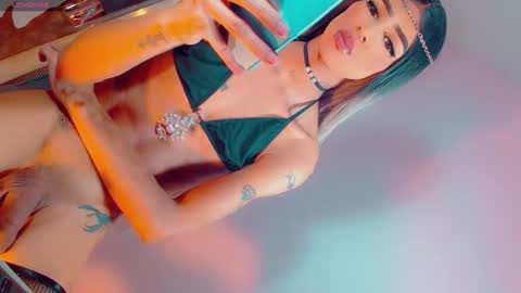 isabellagirs online show from 12.22.25