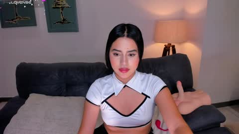 Isa Hill  online show from 01.08.25