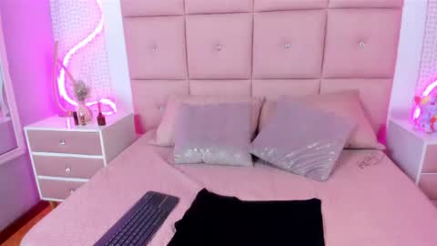 Isabel  online show from 05.14.26