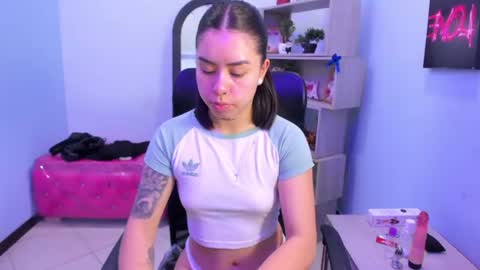 Snapshot of isabellasummer_ chatting on 06.25.26 isebella online show from 06.25.26
