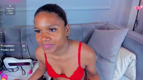 Snapshot of isabellsmmith chatting on 02.22.25 Isabellsmmith online show from 02.22.25