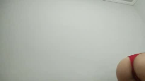 Snapshot of isabelly08ty chatting on 10.15.25 isabelly08ty online show from 10.15.25