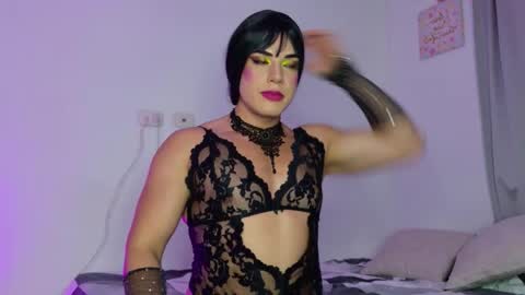 Isabella Hilton online show from 10.16.25