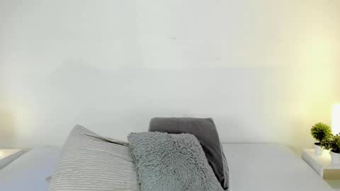 isameow online show from 02.20.25