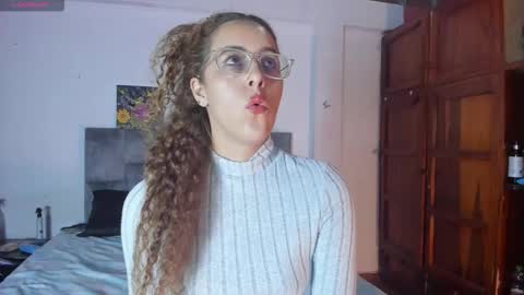 Isabela  online show from 09.17.25