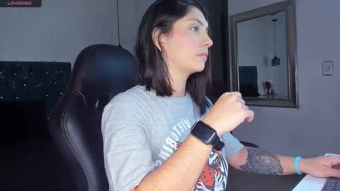 Snapshot of isarogers_dl chatting on 01.27.25 isabel online show from 01.27.25