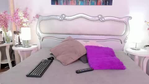 Isa Saenz online show from 12.15.25