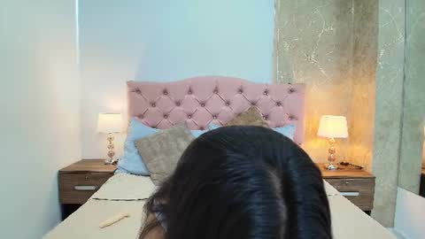 Isis Choi online show from 07.01.26