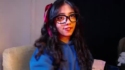 isis_valen online show from 10.24.25