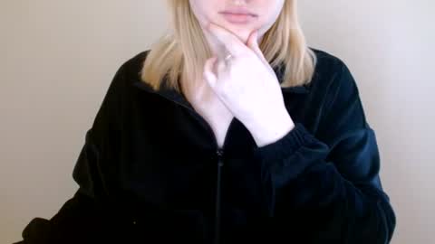 Snapshot of isla00 chatting on 06.12.26 Isla online show from 06.12.26