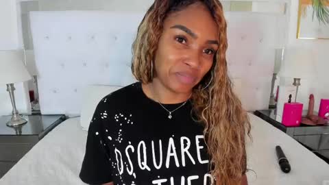 Snapshot of isla_scott chatting on 05.27.26 Vanessa online show from 05.27.26