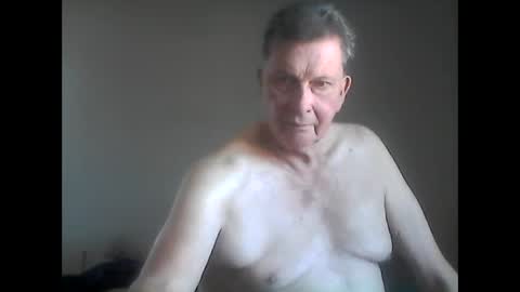 island625103 online show from 02.04.25