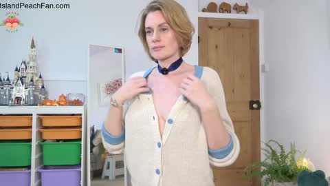 Lou  Peaches online show from 10.12.25