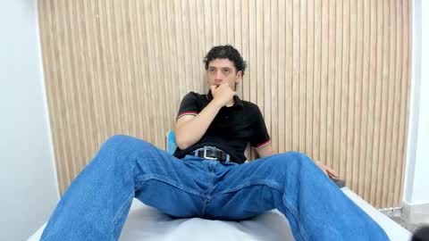 Snapshot of israel_gray chatting on 10.20.25 Israel online show from 10.20.25