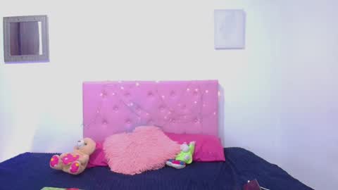 Snapshot of issa_kitty chatting on 02.19.25 issa_kitty online show from 02.19.25