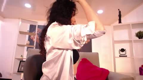 Snapshot of issa_milf chatting on 05.28.26 issa_milf online show from 05.28.26