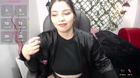 Snapshot of issa_nassar chatting on 11.11.25 Issa online show from 11.11.25