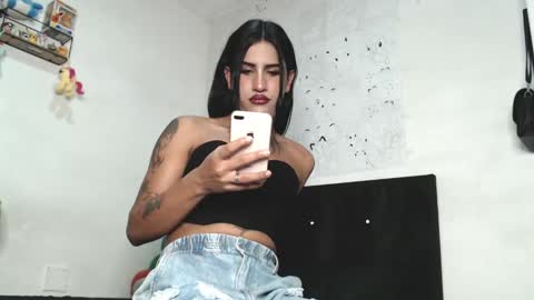 Snapshot of issabel_luxurymedellin chatting on 12.23.24 Issabel online show from 12.23.24