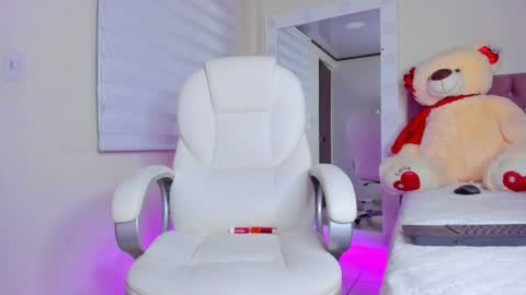 Isa  online show from 02.25.25