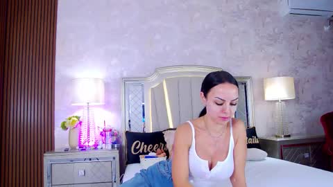 Issadorra online show from 02.25.26