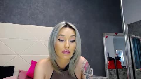 IssaSmyth online show from 03.06.26