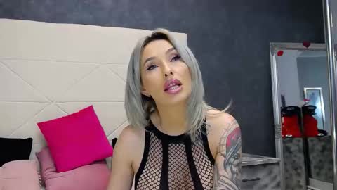 IssaSmyth online show from 03.13.26