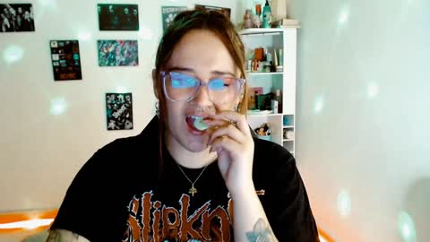 Yiz online show from 12.07.24