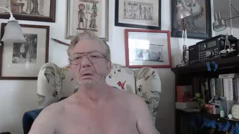 Snapshot of isubmissiveslut chatting on 03.24.26 ImYourBitch online show from 03.24.26