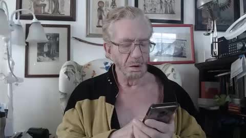 Snapshot of isubmissiveslut chatting on 04.12.26 ImYourBitch online show from 04.12.26