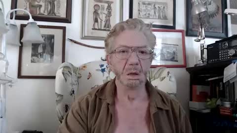 Snapshot of isubmissiveslut chatting on 04.14.26 ImYourBitch online show from 04.14.26