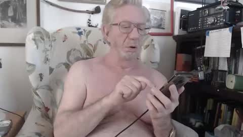 Snapshot of isubmissiveslut chatting on 04.29.26 ImYourBitch online show from 04.29.26