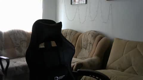 IsXLoves online show from 02.05.25