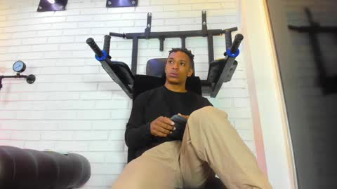 Italo Moore online show from 12.03.25