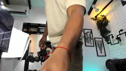 Italo Moore online show from 12.19.25