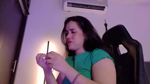 Snapshot of its_bunnyy chatting on 04.26.26 K A R I online show from 04.26.26