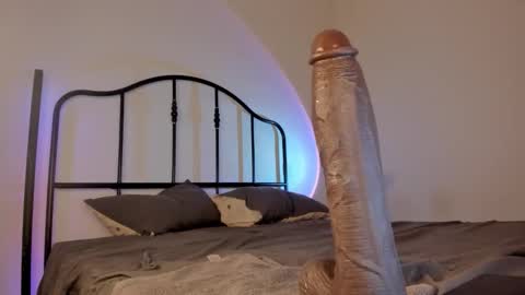 Snapshot of itsbellax chatting on 11.19.25 Isabella online show from 11.19.25