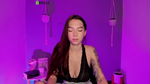 Snapshot of itscamill chatting on 01.05.25 camill online show from 01.05.25