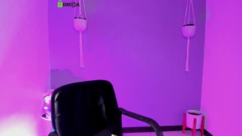 Snapshot of itscamill chatting on 02.07.25 camill online show from 02.07.25