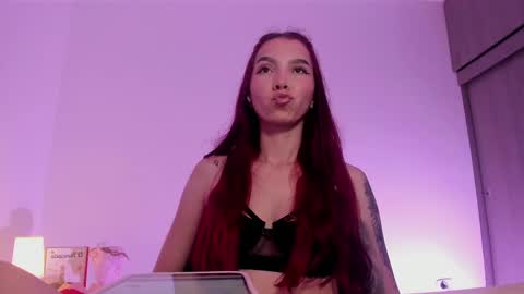 Snapshot of itscamill chatting on 09.12.25 camill online show from 09.12.25