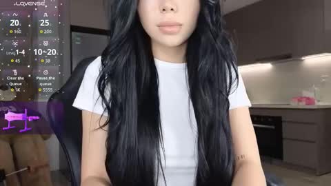 Queen Liya online show from 10.28.25