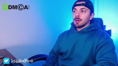 Snapshot of itslukiepooh chatting on 11.23.25 Itslukiepooh online show from 11.23.25