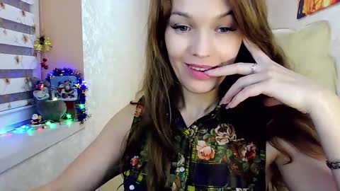 Snapshot of itslunaday chatting on 12.20.24 itslunaday online show from 12.20.24