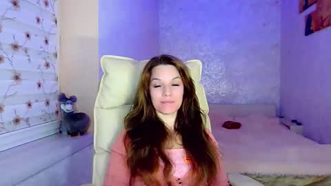 Snapshot of itslunaday chatting on 09.15.25 itslunaday online show from 09.15.25