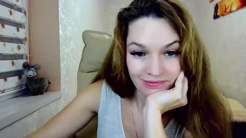 Snapshot of itslunaday chatting on 10.20.25 itslunaday online show from 10.20.25