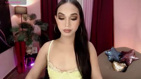 Snapshot of itsmesofiaa69 chatting on 11.11.25 Sofia online show from 11.11.25