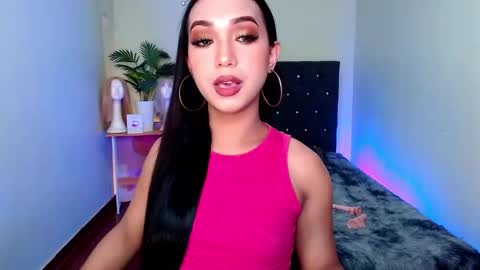 Snapshot of itsmesofiaa69 chatting on 11.17.25 Sofia online show from 11.17.25