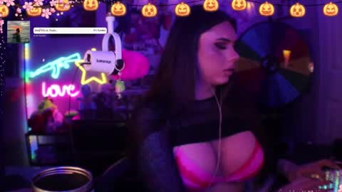 Snapshot of itsnickibabyy chatting on 10.21.25 Nicki Foxx online show from 10.21.25