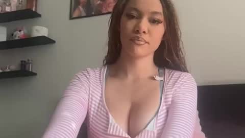Snapshot of itsraevynfoxe chatting on 05.27.26 itsraevynfoxe online show from 05.27.26